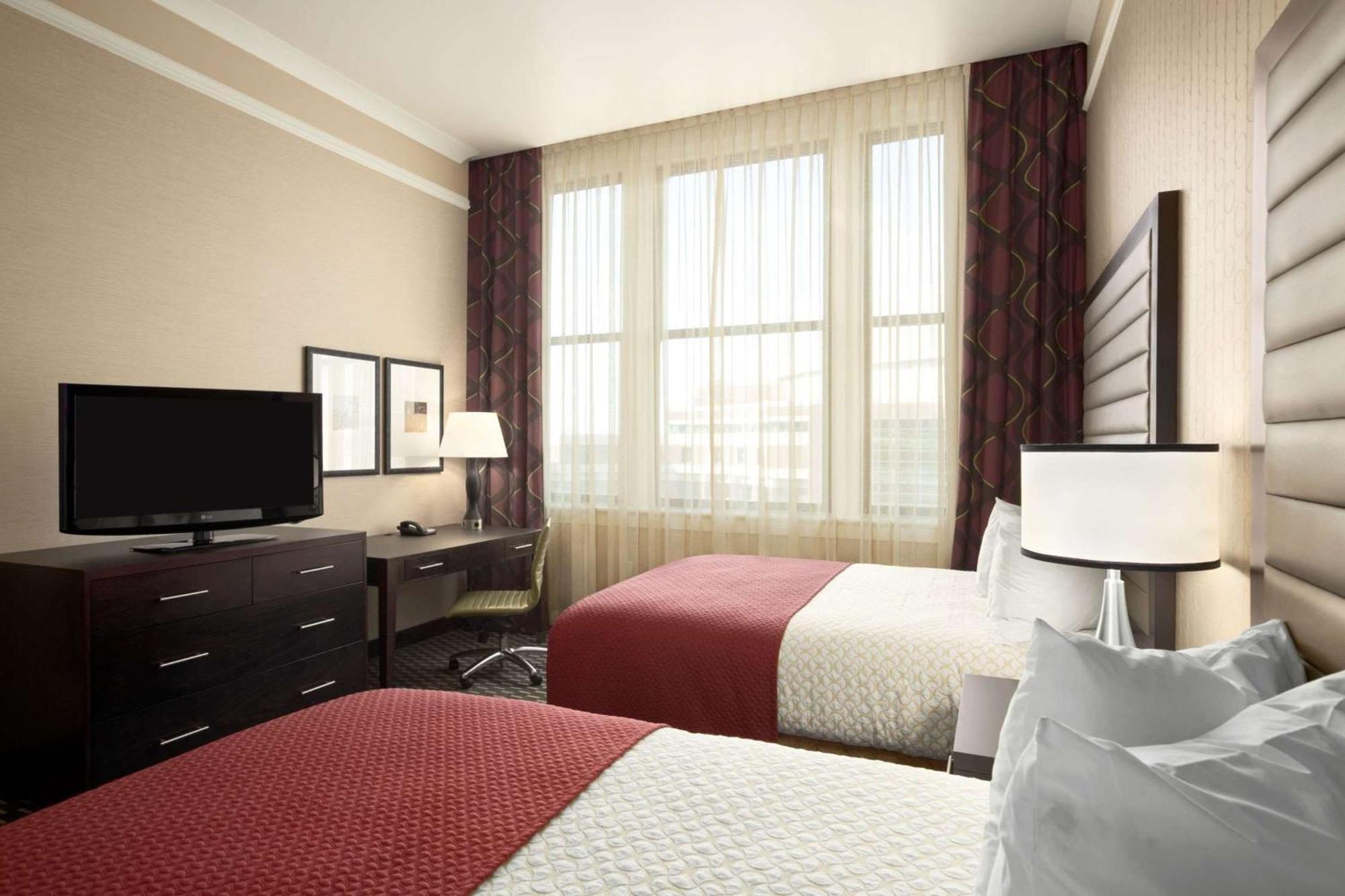 Hotel Embassy - Downtown