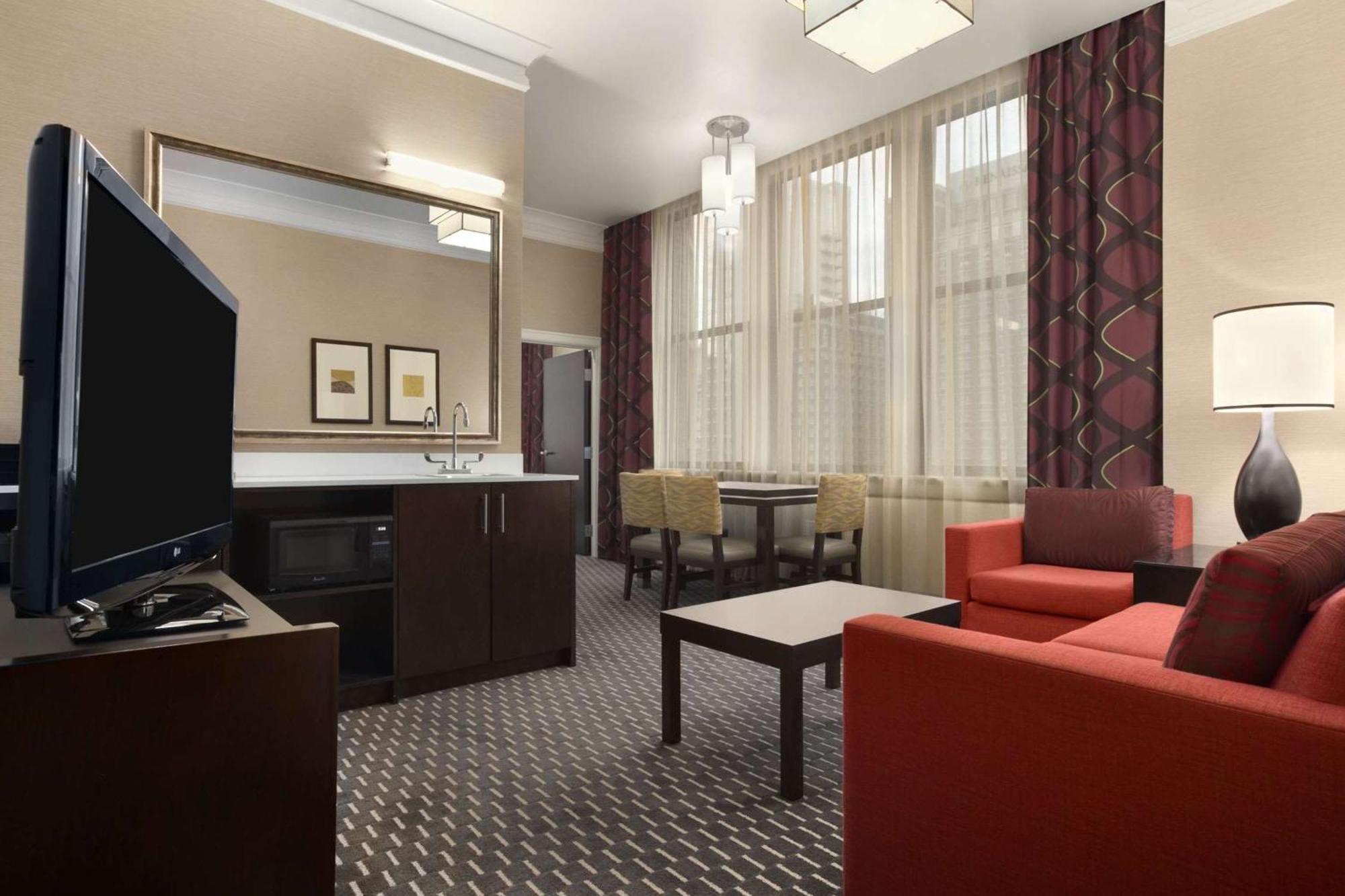 Embassy - Downtown 4*