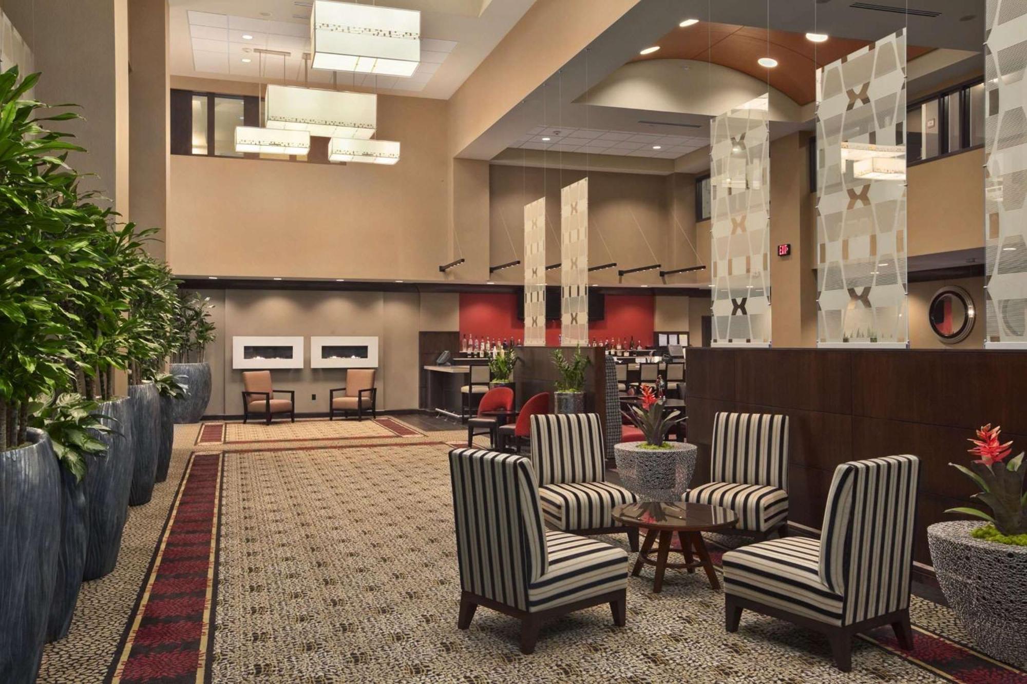 Hotel Embassy - Downtown