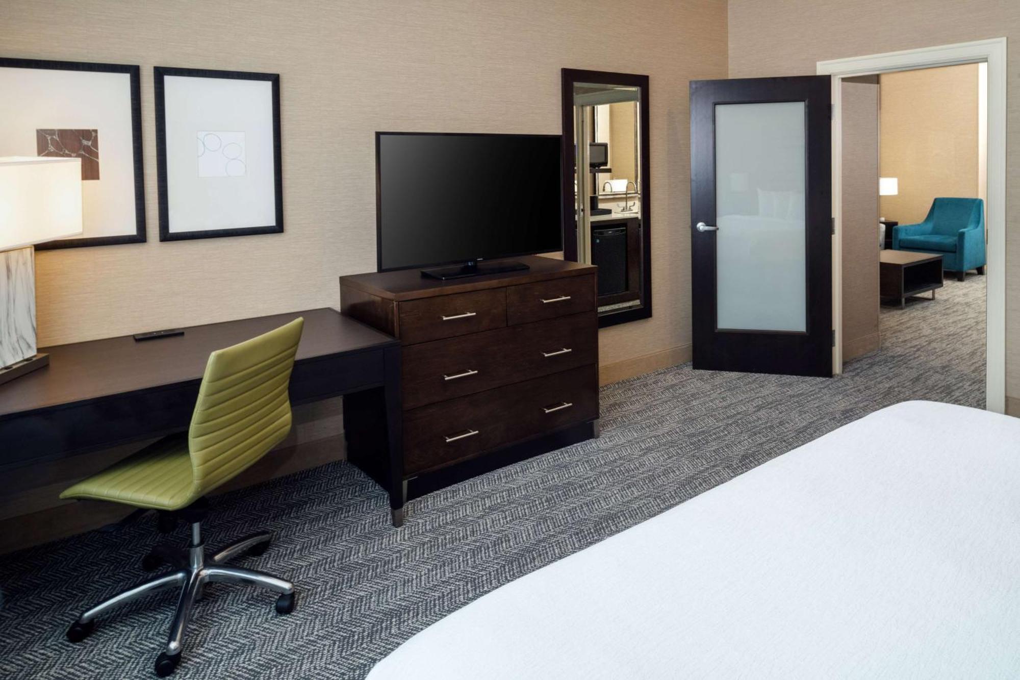 Embassy - Downtown Hotel Saint-Louis